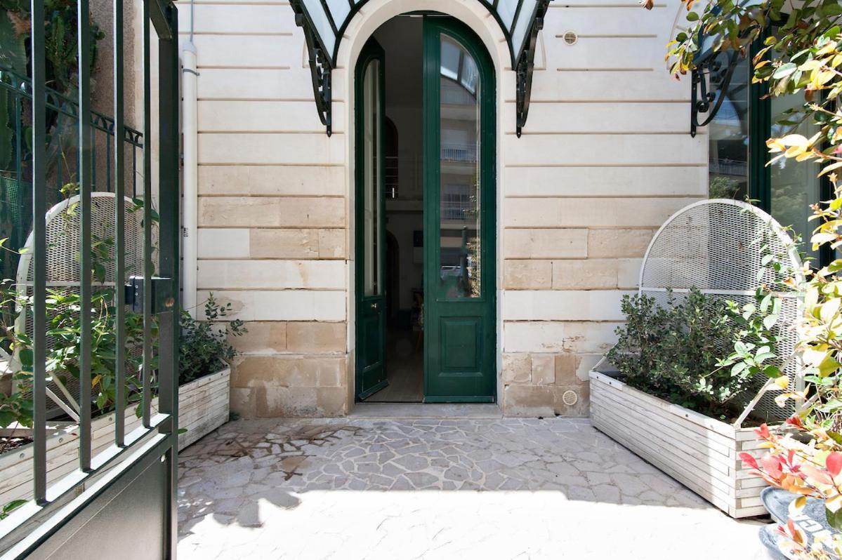 Residence De Franchis - Smart Apartments Лечче Экстерьер фото