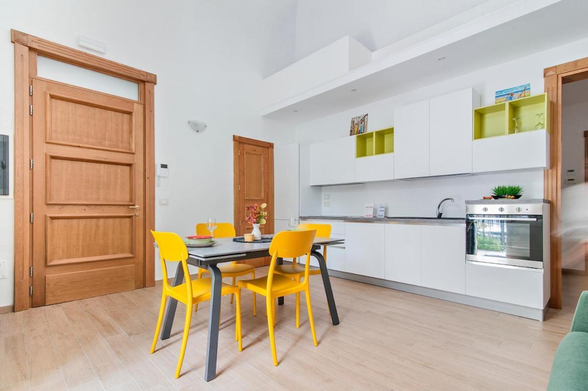 Residence De Franchis - Smart Apartments Лечче Экстерьер фото